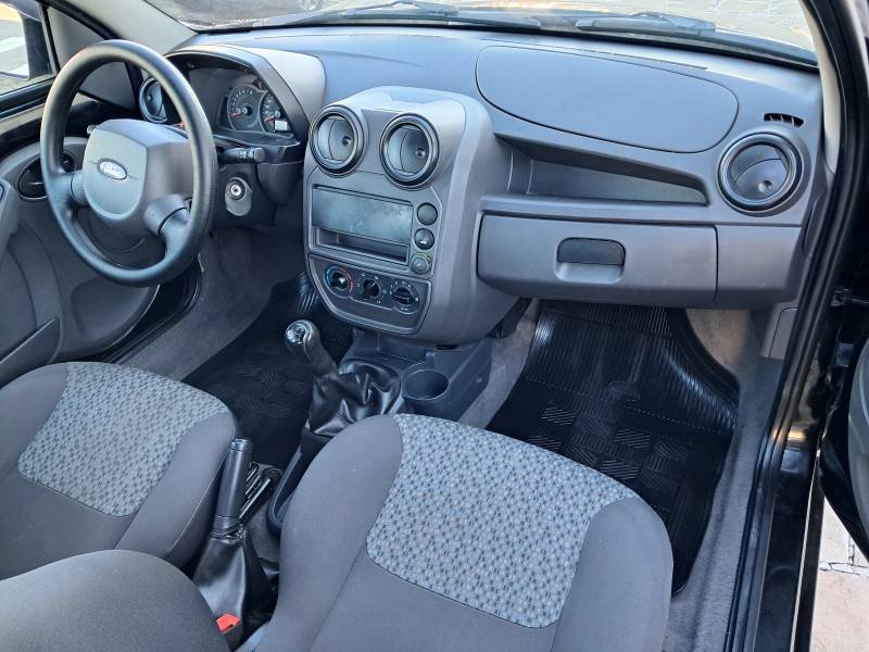 FORD - KA - 2011/2012 - Preta - R$ 25.900,00