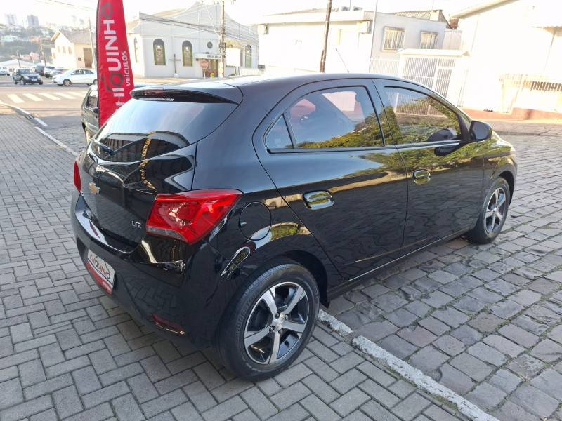 CHEVROLET - ONIX - 2018/2018 - Preta - R$ 69.900,00