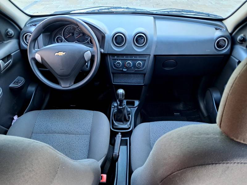 CHEVROLET - CELTA - 2013/2014 - Prata - R$ 36.900,00