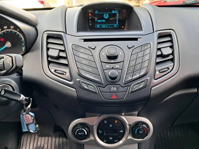FORD - FIESTA - 2017/2017 - Branca - R$ 54.900,00