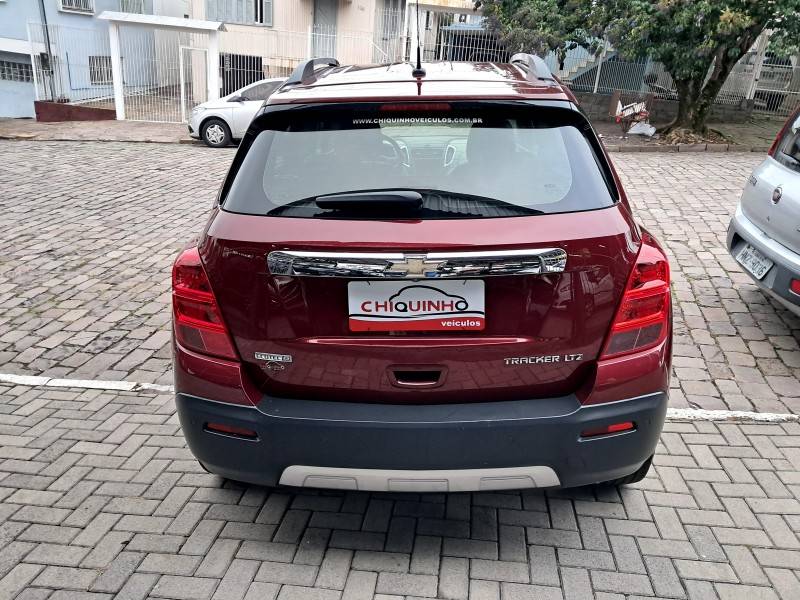 CHEVROLET - TRACKER - 2013/2014 - Vermelha - R$ 72.900,00