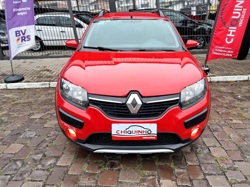 RENAULT - SANDERO - 2015/2016 - Vermelha - R$ 46.900,00