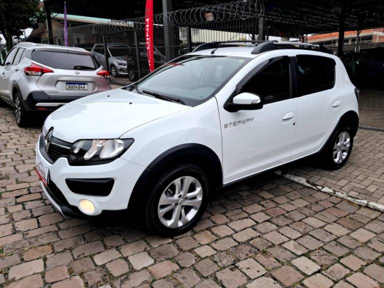 RENAULT - SANDERO - 2018/2019 - Branca - R$ 55.900,00