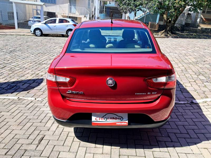 FIAT - GRAND SIENA - 2014/2015 - Vermelha - R$ 42.900,00