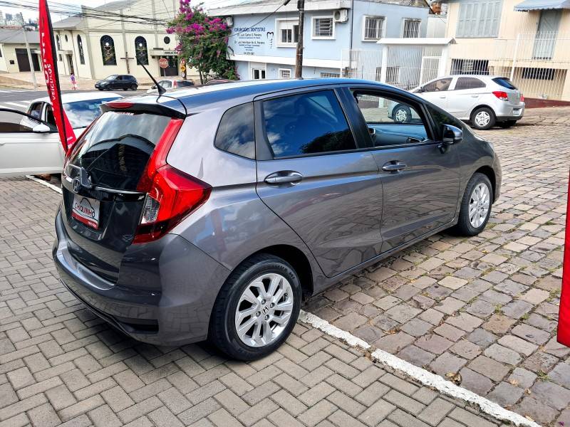 HONDA - FIT - 2017/2018 - Cinza - R$ 73.900,00