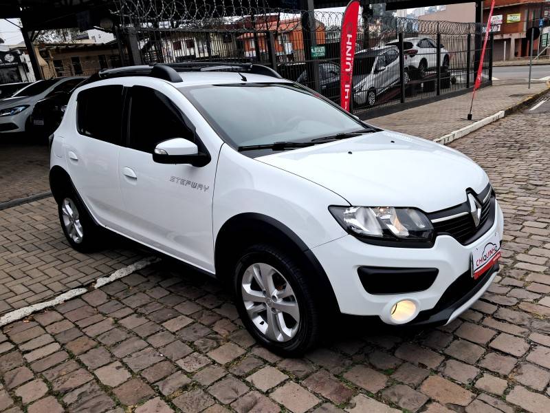 RENAULT - SANDERO - 2018/2019 - Branca - R$ 55.900,00