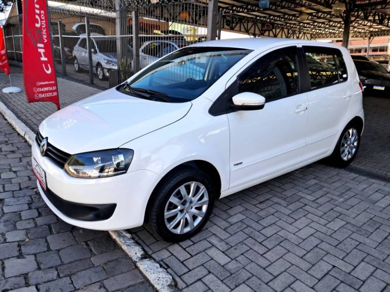 VOLKSWAGEN - FOX - 2013/2014 - Branca - R$ 42.900,00