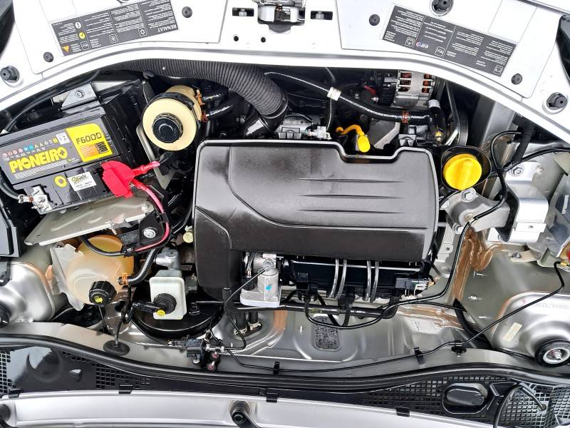 RENAULT - SANDERO - 2014/2014 - Prata - R$ 34.900,00