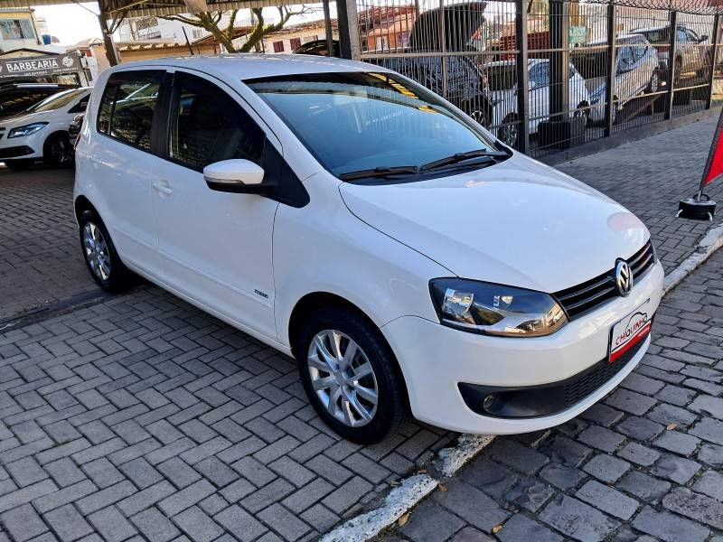 VOLKSWAGEN - FOX - 2013/2014 - Branca - R$ 42.900,00