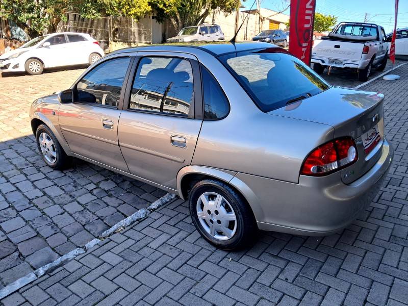 CHEVROLET - CLASSIC - 2013/2014 - Bege - R$ 32.900,00