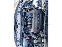 TOYOTA - COROLLA - 2010/2011 - Bege - R$ 56.900,00
