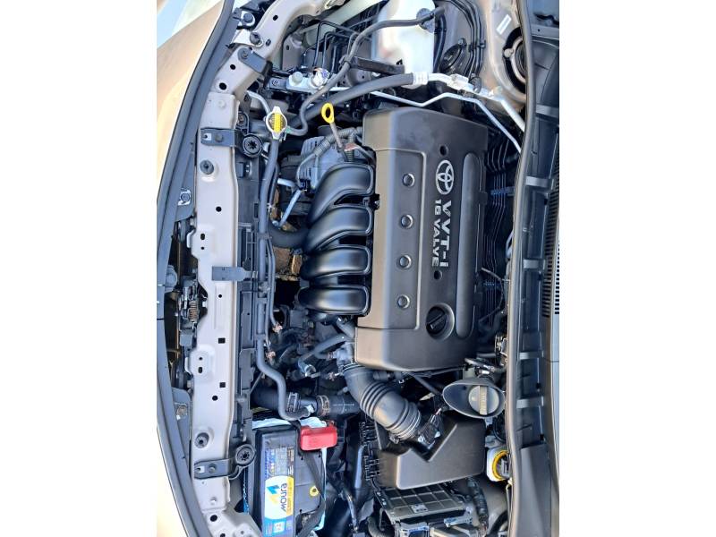 TOYOTA - COROLLA - 2010/2011 - Bege - R$ 56.900,00