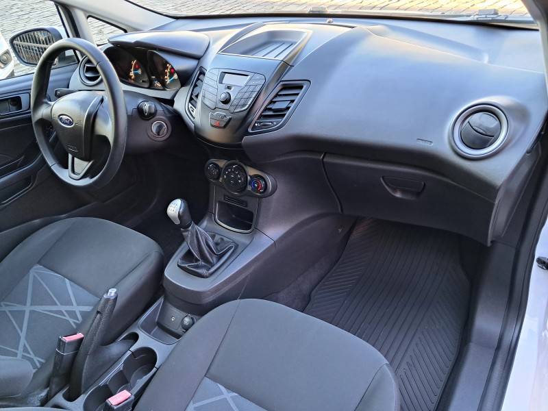 FORD - FIESTA - 2016/2016 - Branca - R$ 49.900,00