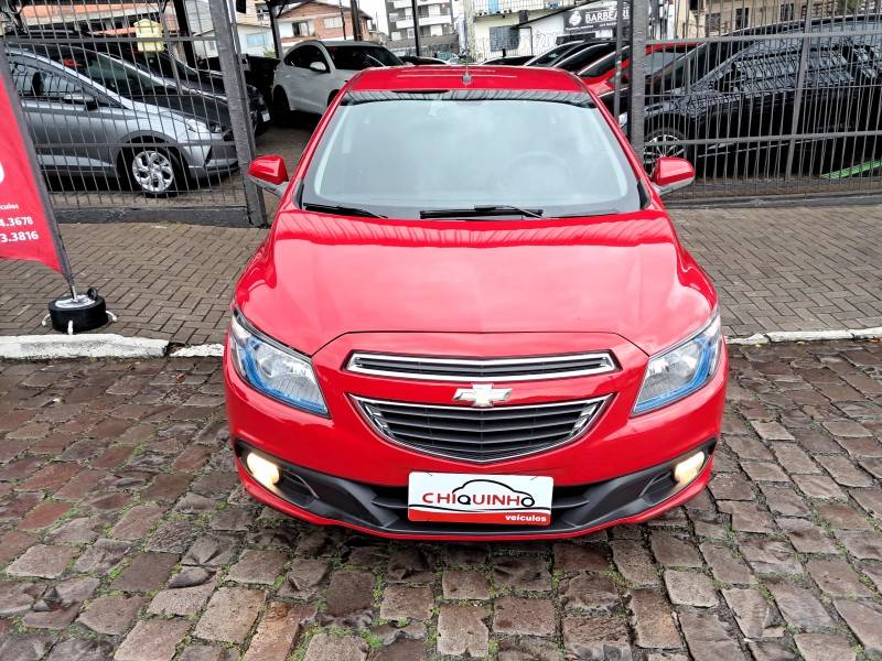 CHEVROLET - ONIX - 2013/2013 - Vermelha - R$ 45.900,00