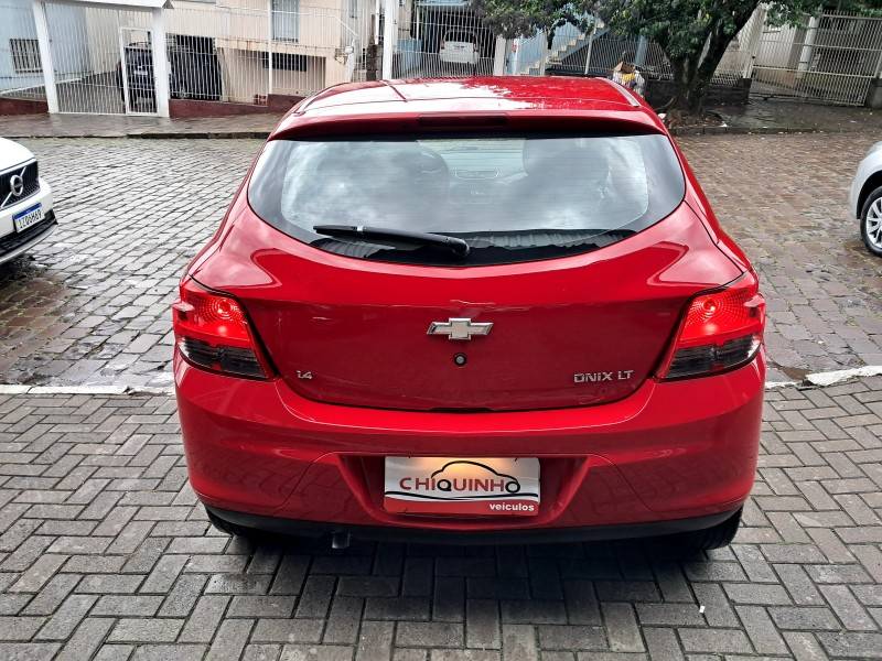 CHEVROLET - ONIX - 2013/2013 - Vermelha - R$ 45.900,00
