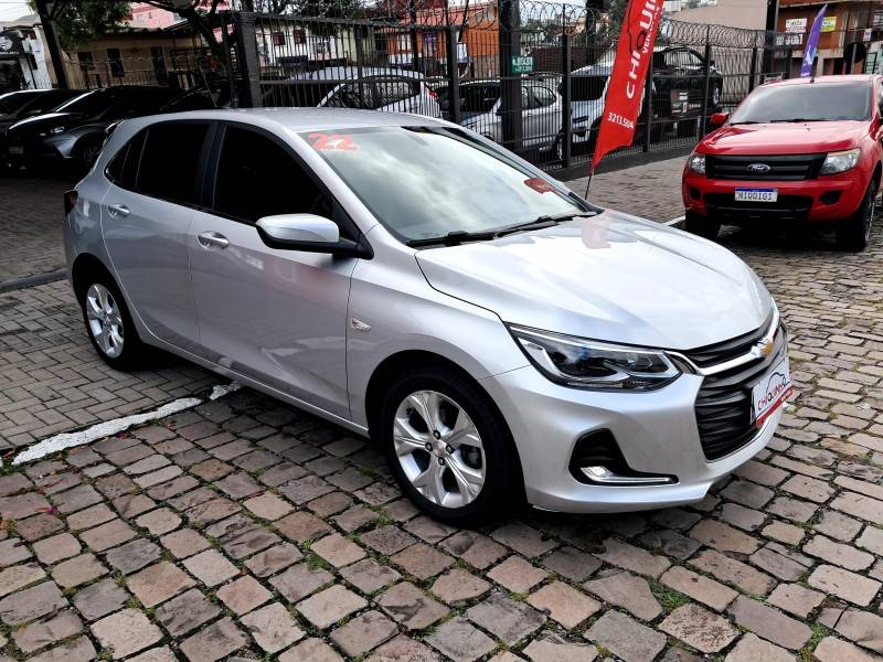 CHEVROLET - ONIX - 2021/2022 - Prata - R$ 89.900,00