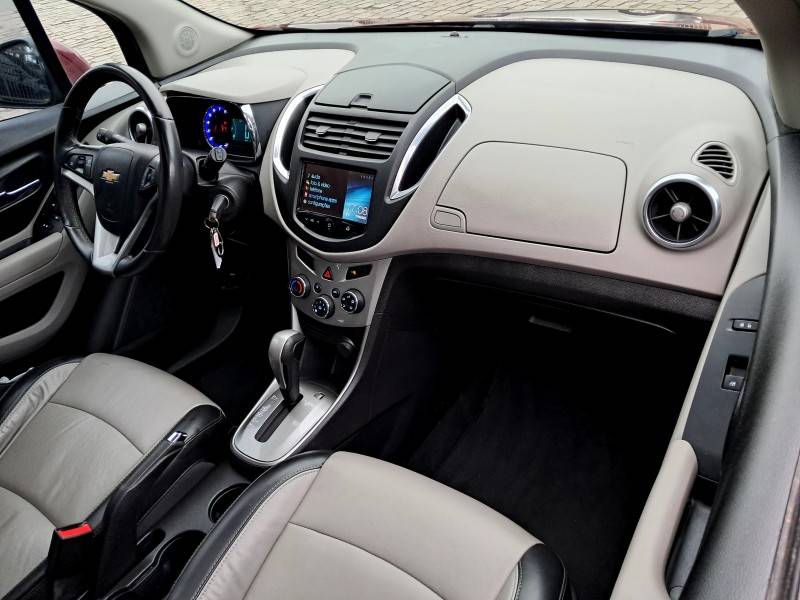 CHEVROLET - TRACKER - 2013/2014 - Vermelha - R$ 72.900,00