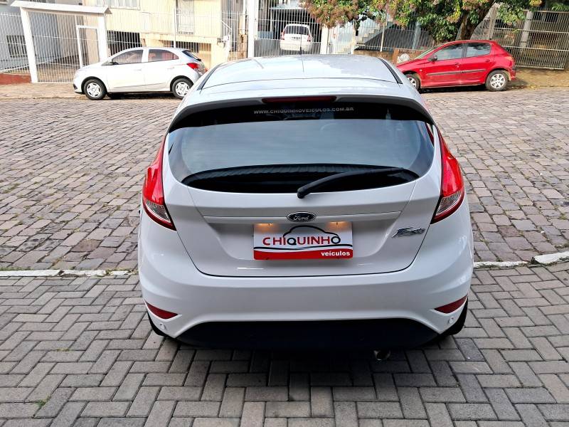 FORD - FIESTA - 2017/2017 - Branca - R$ 54.900,00