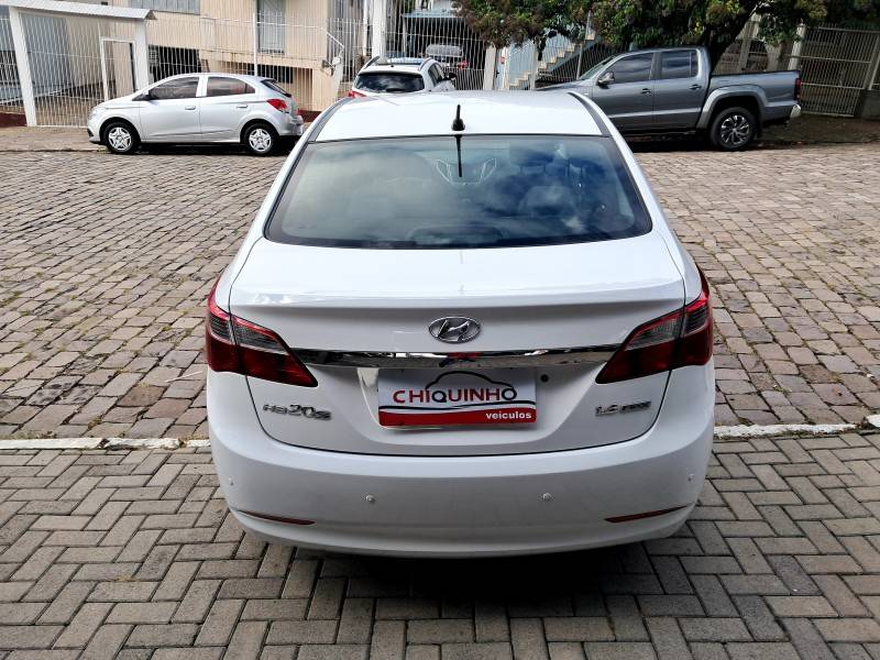 HYUNDAI - HB20S - 2015/2015 - Branca - R$ 55.900,00