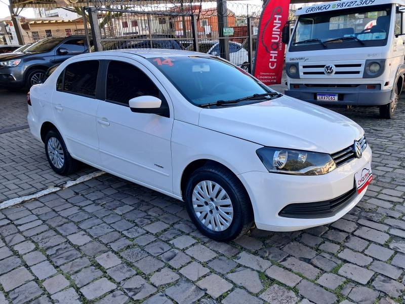VOLKSWAGEN - VOYAGE - 2013/2014 - Branca - R$ 42.900,00