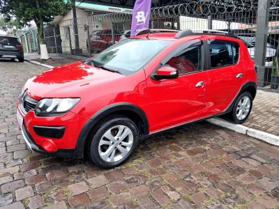 RENAULT - SANDERO - 2015/2016 - Vermelha - R$ 46.900,00