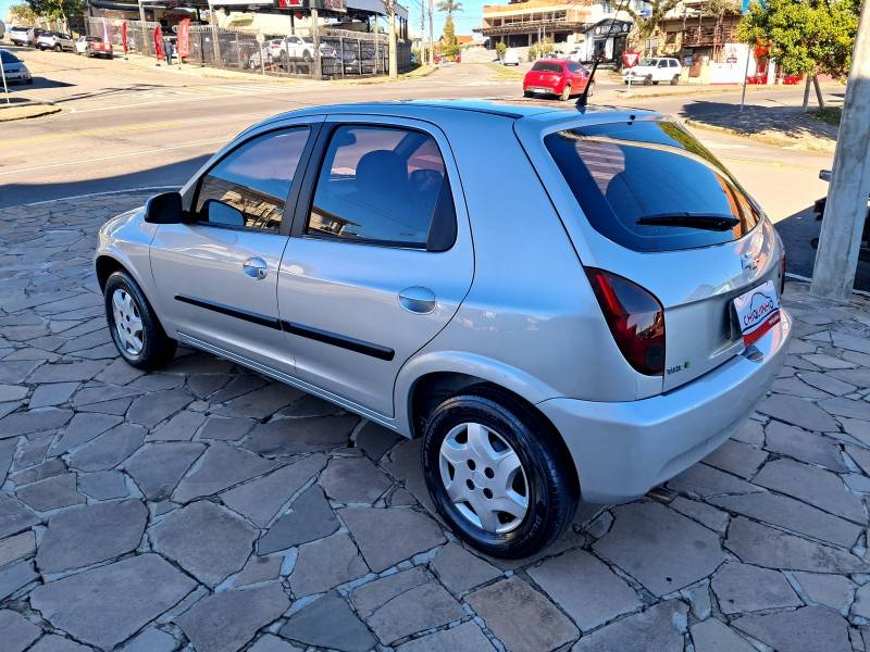CHEVROLET - CELTA - 2013/2014 - Prata - R$ 36.900,00