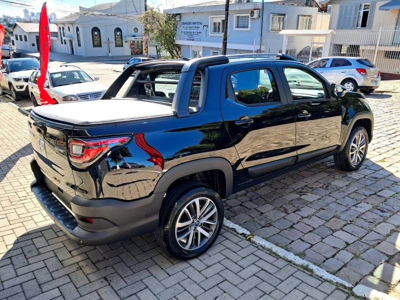 FIAT - STRADA - 2025/2025 - Preta - R$ 134.990,00