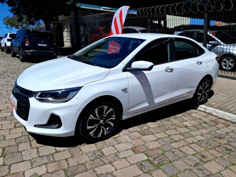 CHEVROLET - ONIX - 2022/2023 - Branca - R$ 89.900,00