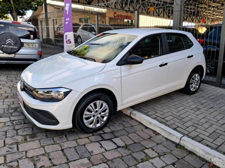 VOLKSWAGEN - POLO - 2023/2024 - Branca - R$ 76.900,00