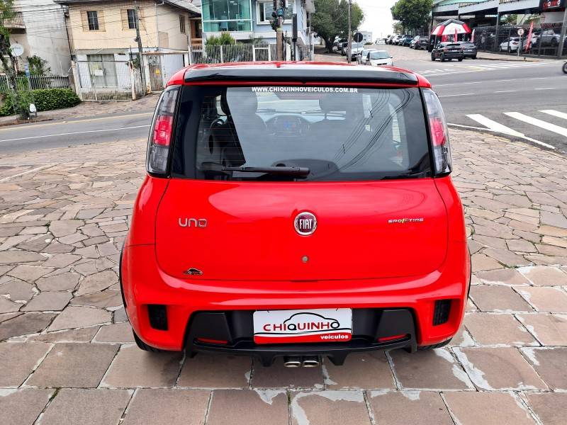 FIAT - UNO - 2017/2018 - Vermelha - R$ 54.900,00