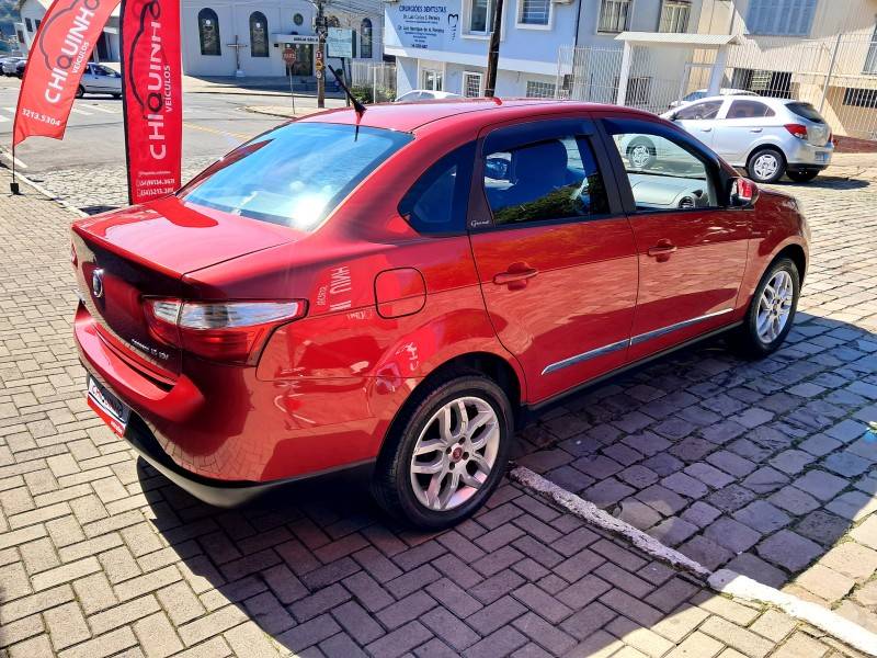 FIAT - GRAND SIENA - 2014/2015 - Vermelha - R$ 42.900,00