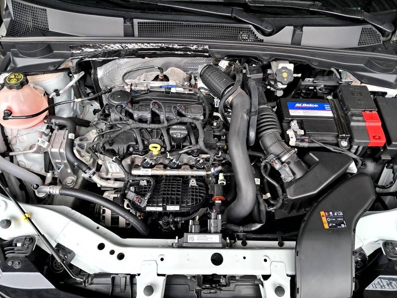 CHEVROLET - ONIX - 2023/2024 - Branca - R$ 96.900,00