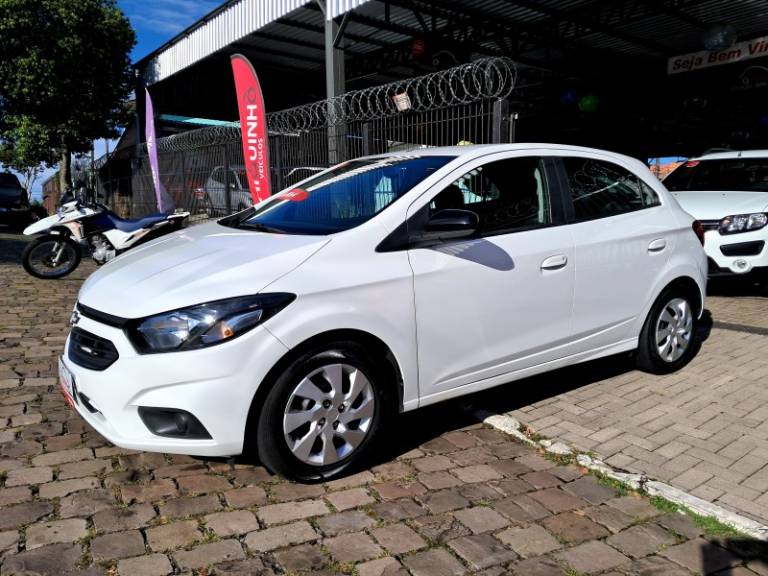CHEVROLET - ONIX - 2021/2021 - Branca - R$ 63.900,00