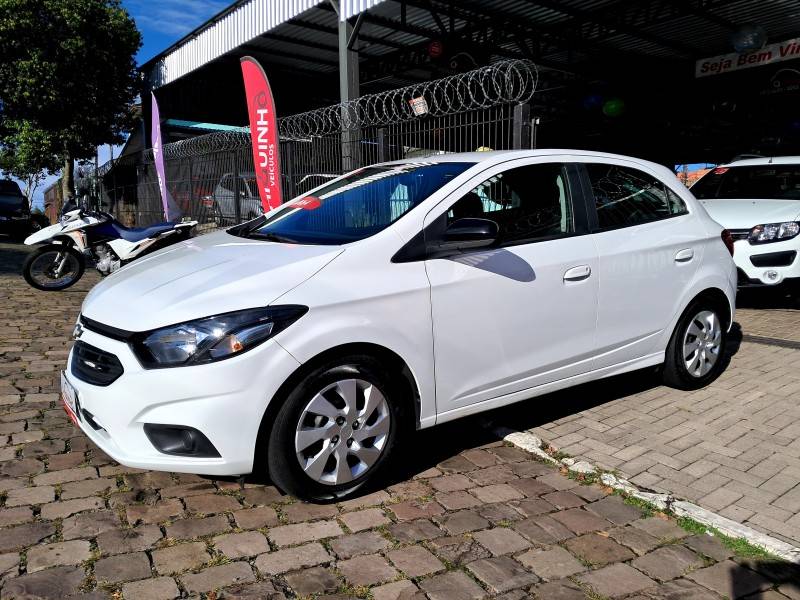 CHEVROLET - ONIX - 2021/2021 - Branca - R$ 63.900,00