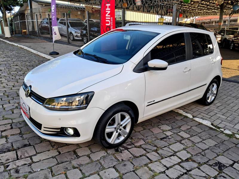 VOLKSWAGEN - FOX - 2015/2016 - Branca - R$ 53.900,00