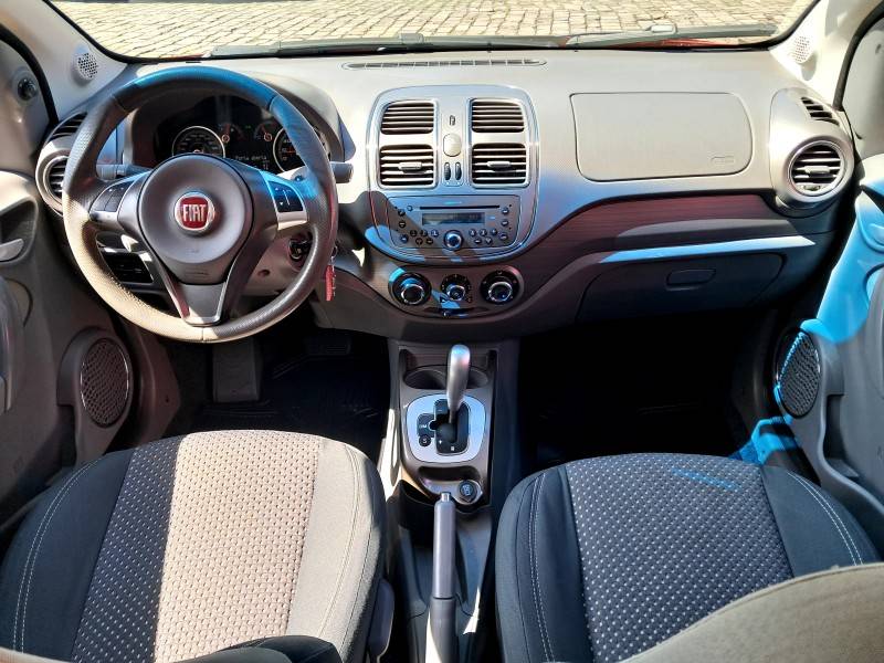 FIAT - GRAND SIENA - 2014/2015 - Vermelha - R$ 42.900,00
