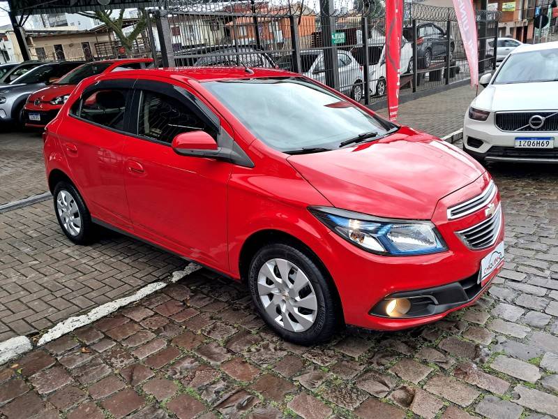 CHEVROLET - ONIX - 2013/2013 - Vermelha - R$ 45.900,00