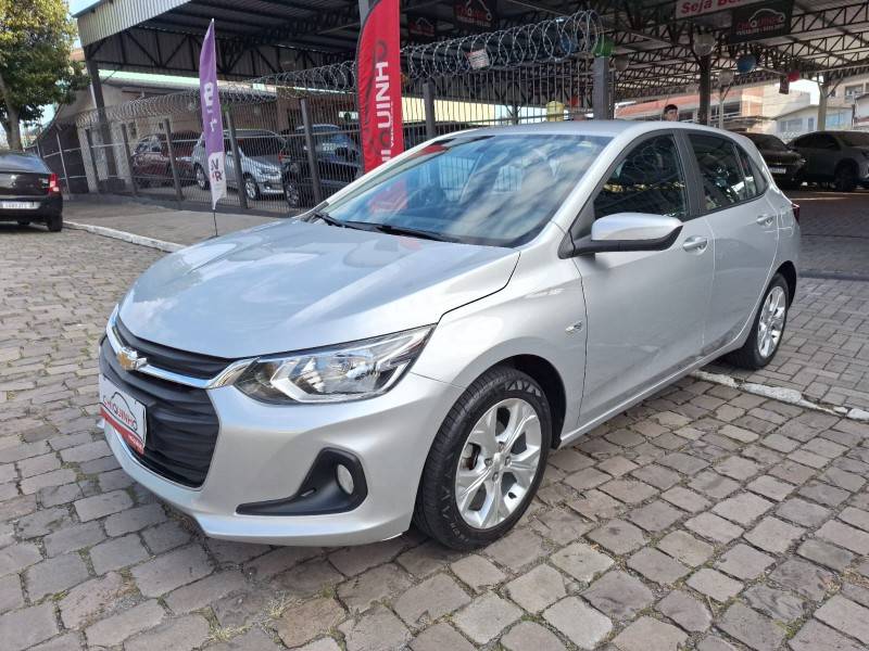 CHEVROLET - ONIX - 2022/2023 - Prata - R$ 89.900,00