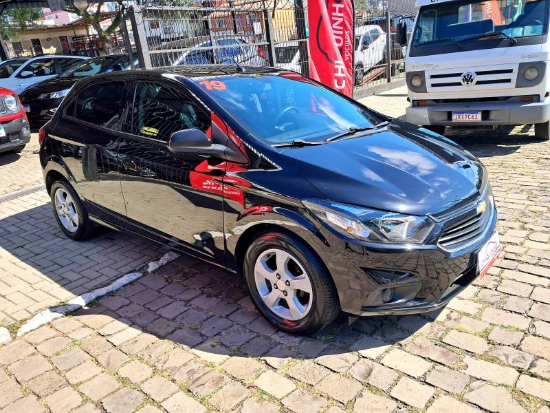 CHEVROLET - ONIX - 2018/2019 - Preta - R$ 62.900,00