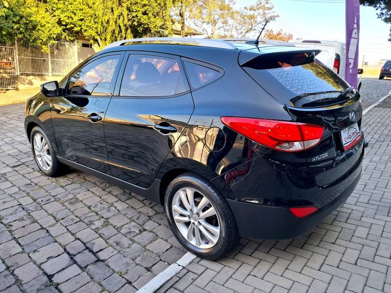 HYUNDAI - IX35 - 2013/2014 - Preta - R$ 72.900,00
