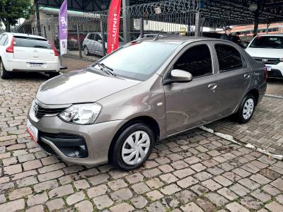 TOYOTA - ETIOS - 2017/2018 - Cinza - R$ 59.900,00