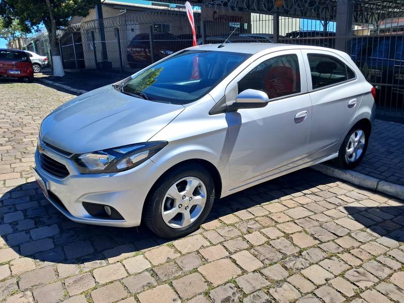 CHEVROLET - ONIX - 2018/2018 - Prata - R$ 56.900,00