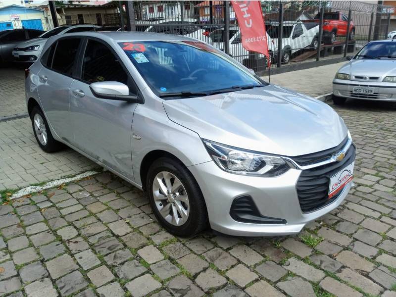 CHEVROLET - ONIX - 2022/2023 - Prata - R$ 76.900,00