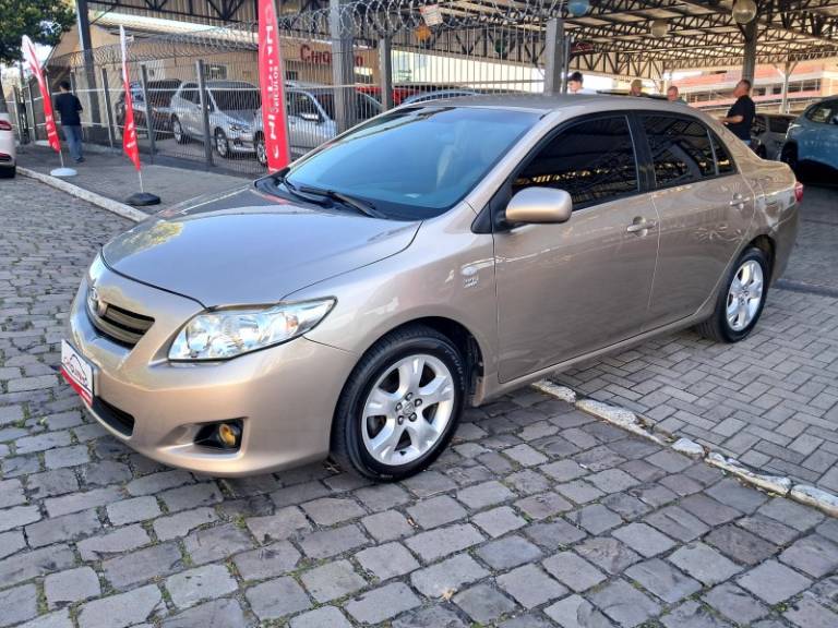 TOYOTA - COROLLA - 2010/2011 - Bege - R$ 56.900,00