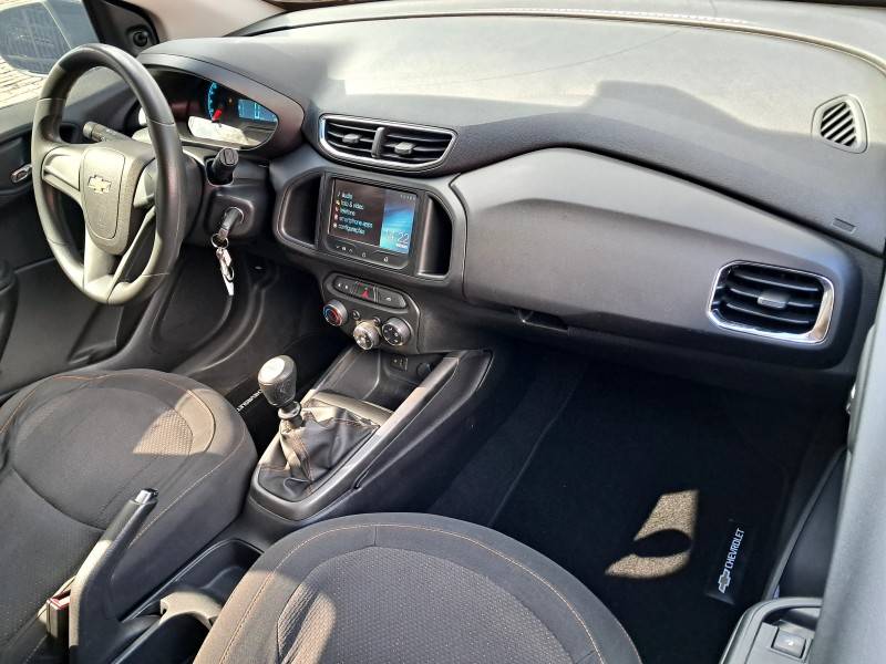 CHEVROLET - ONIX - 2013/2014 - Preta - R$ 48.900,00