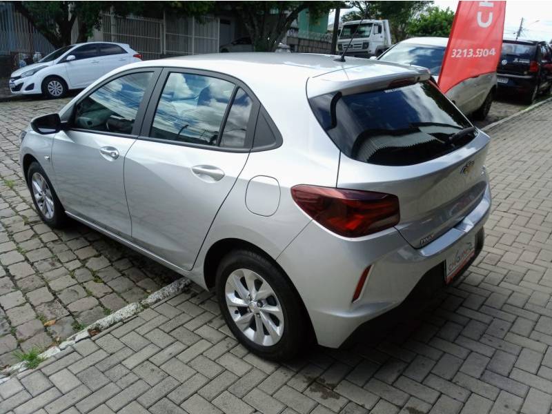 CHEVROLET - ONIX - 2022/2023 - Prata - R$ 76.900,00