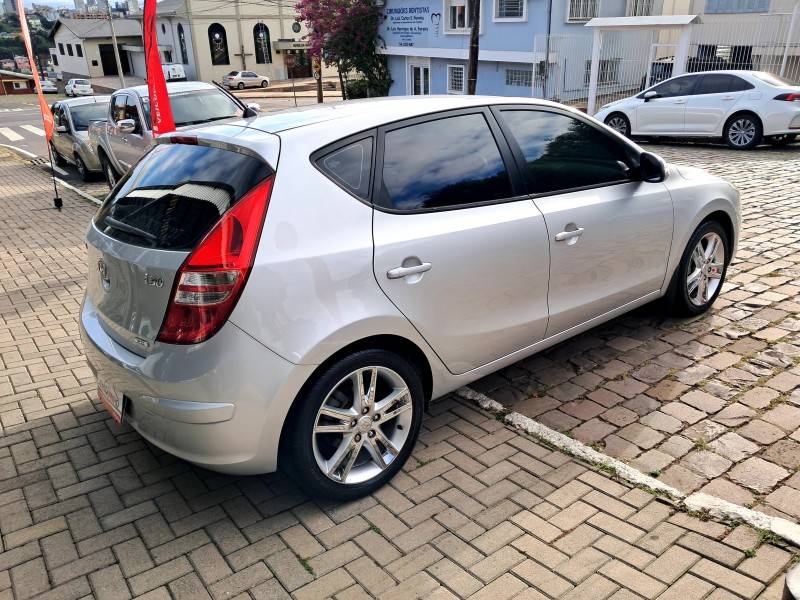 HYUNDAI - I30 - 2010/2011 - Prata - R$ 43.900,00