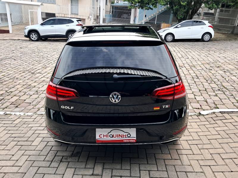 VOLKSWAGEN - GOLF - 2017/2018 - Preta - R$ 96.900,00