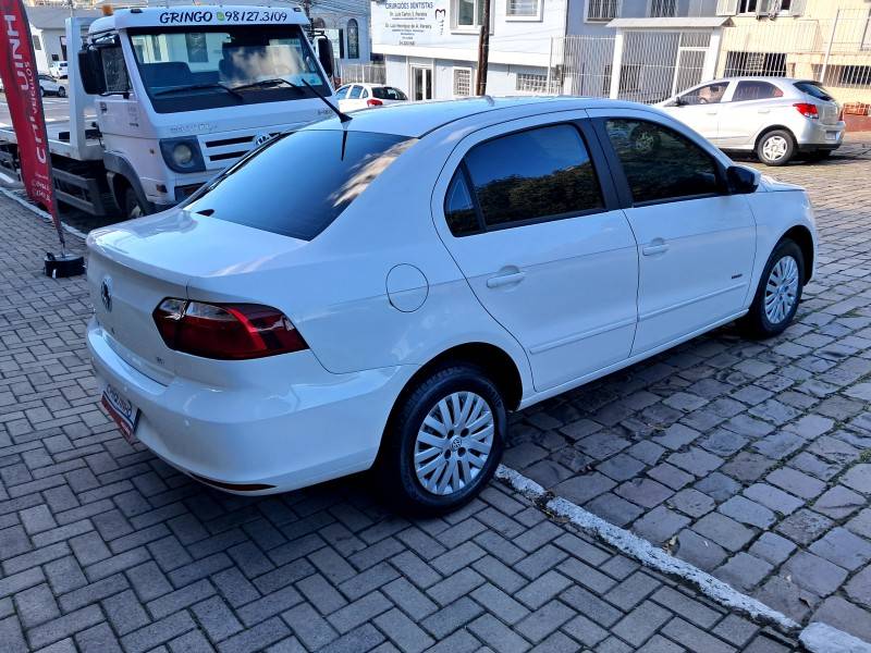 VOLKSWAGEN - VOYAGE - 2013/2014 - Branca - R$ 42.900,00