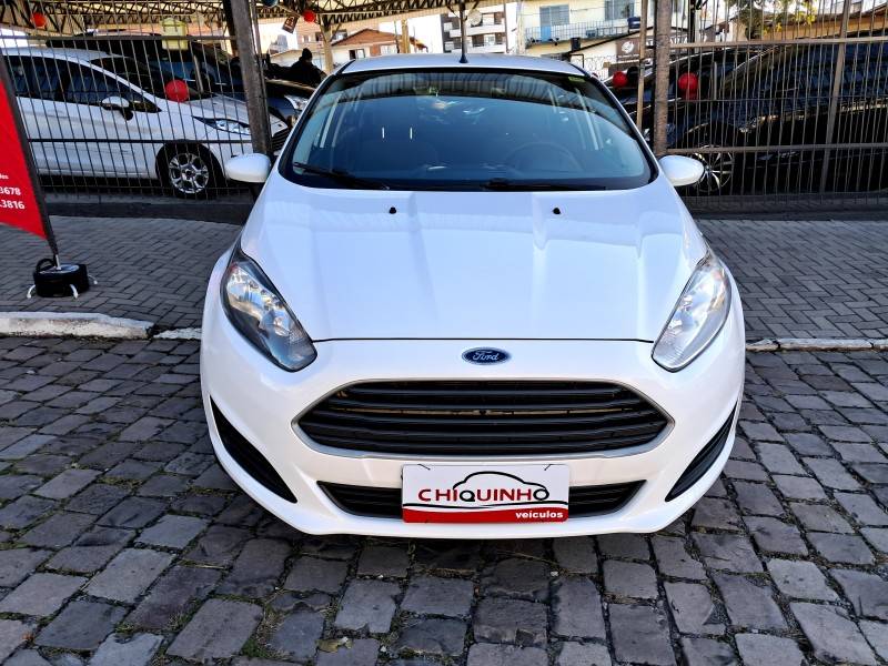 FORD - FIESTA - 2016/2016 - Branca - R$ 49.900,00